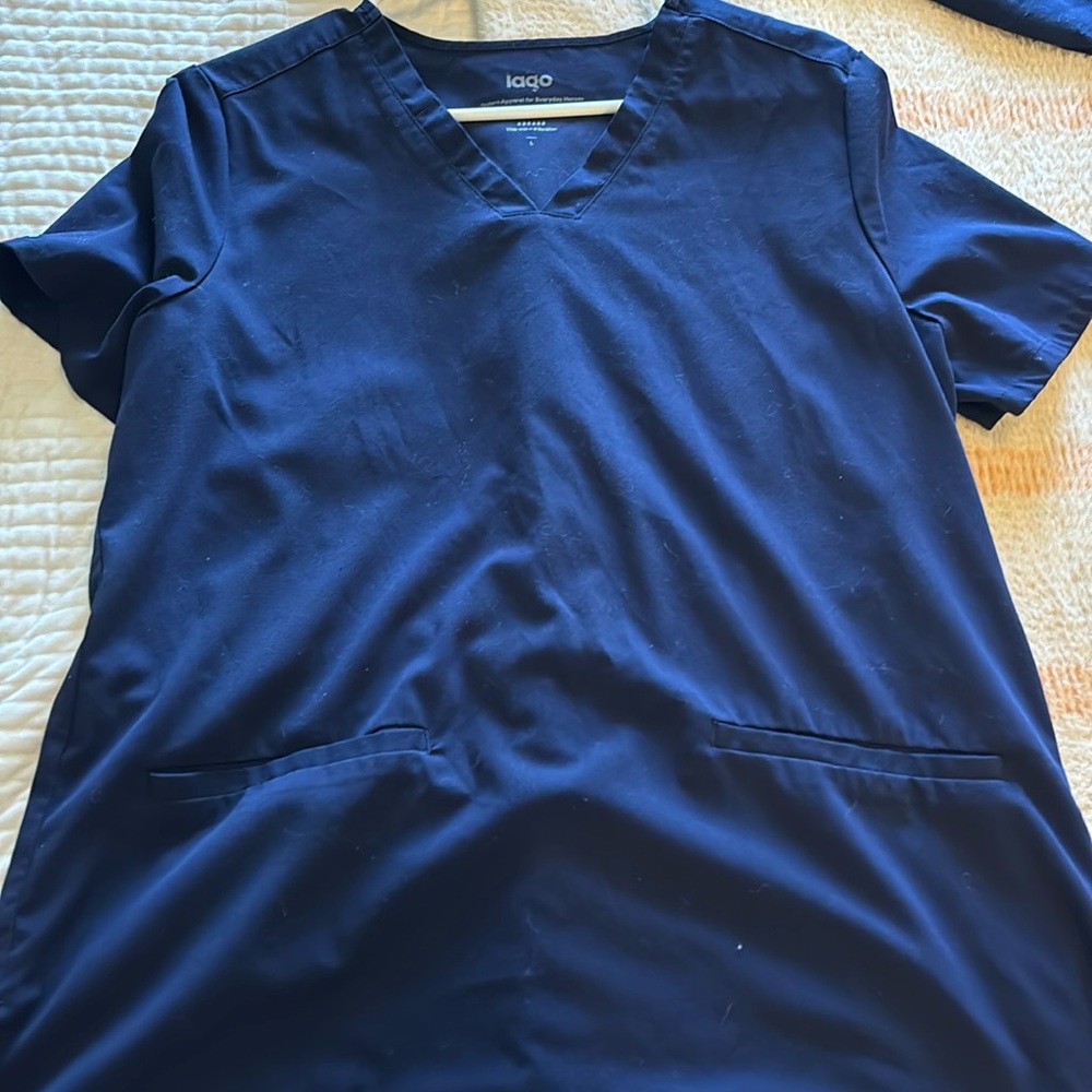 logo two pocket scrub top